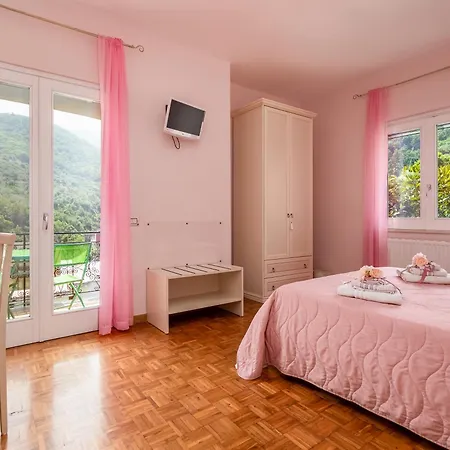 Dei Fiori - Exclusive With Garden In Sorrento Coast Vico Equense